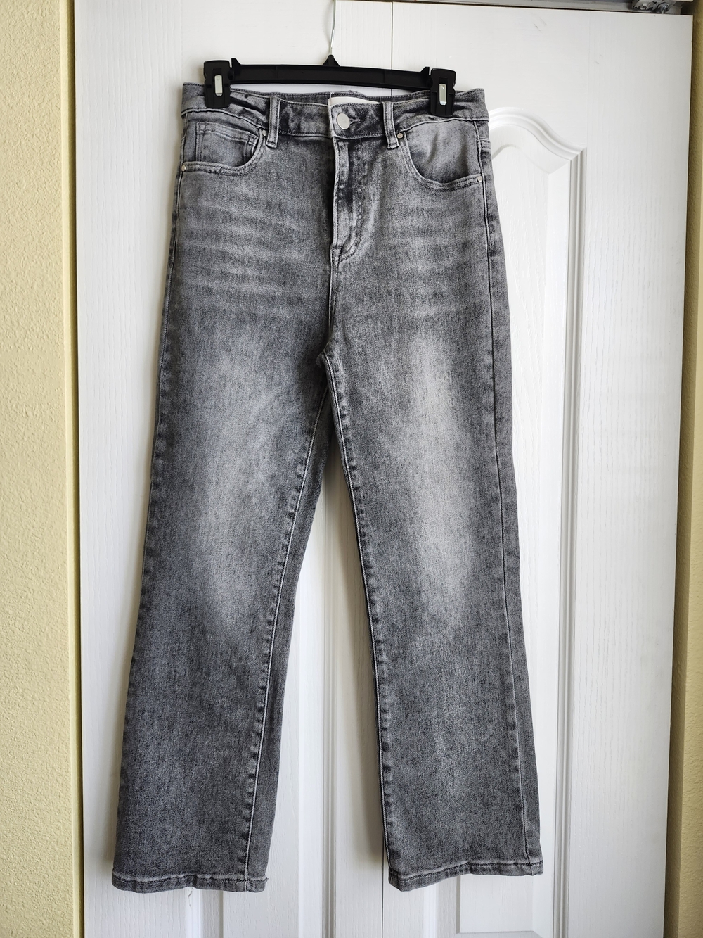 High-Rise Women’s Straight-Leg Jeans in Grey Wash